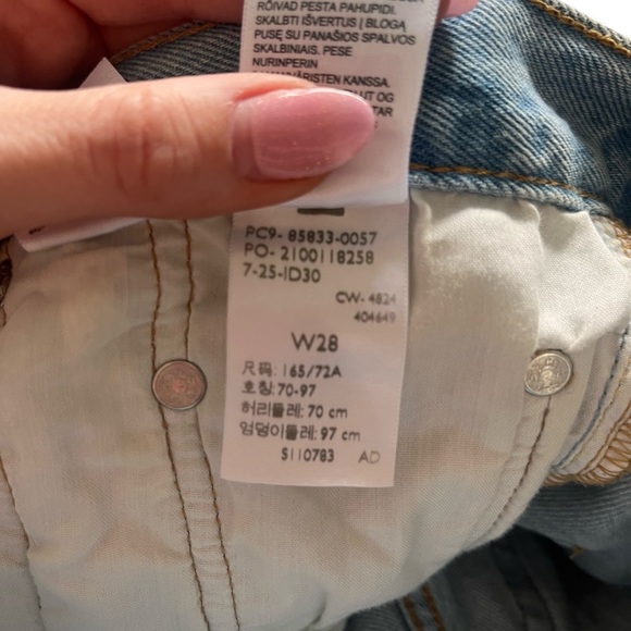 Levi’s 501® MID‎ THIGH High Rise Women's Shorts Medium Wash Size 28 - Picture 7 of 10